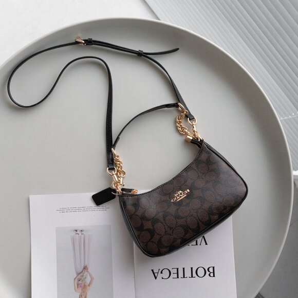 Coach Teri Shoulder Bag In Signature Canvas cv933 - Picture 1 of 7